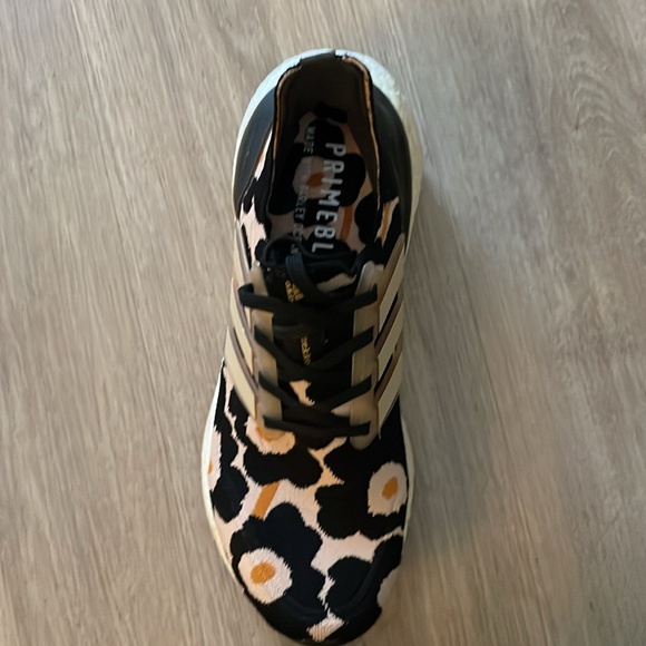 Adidas Marimekko UltraBoost, size 9 - Picture 5 of 8